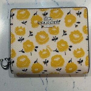 NWT COACH Floral Print Snap Wallet in Silver/Chalk/Buttercup Multi